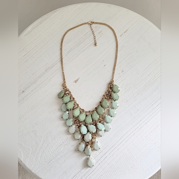 Green ombre statement tear drop necklace - Picture 6 of 7